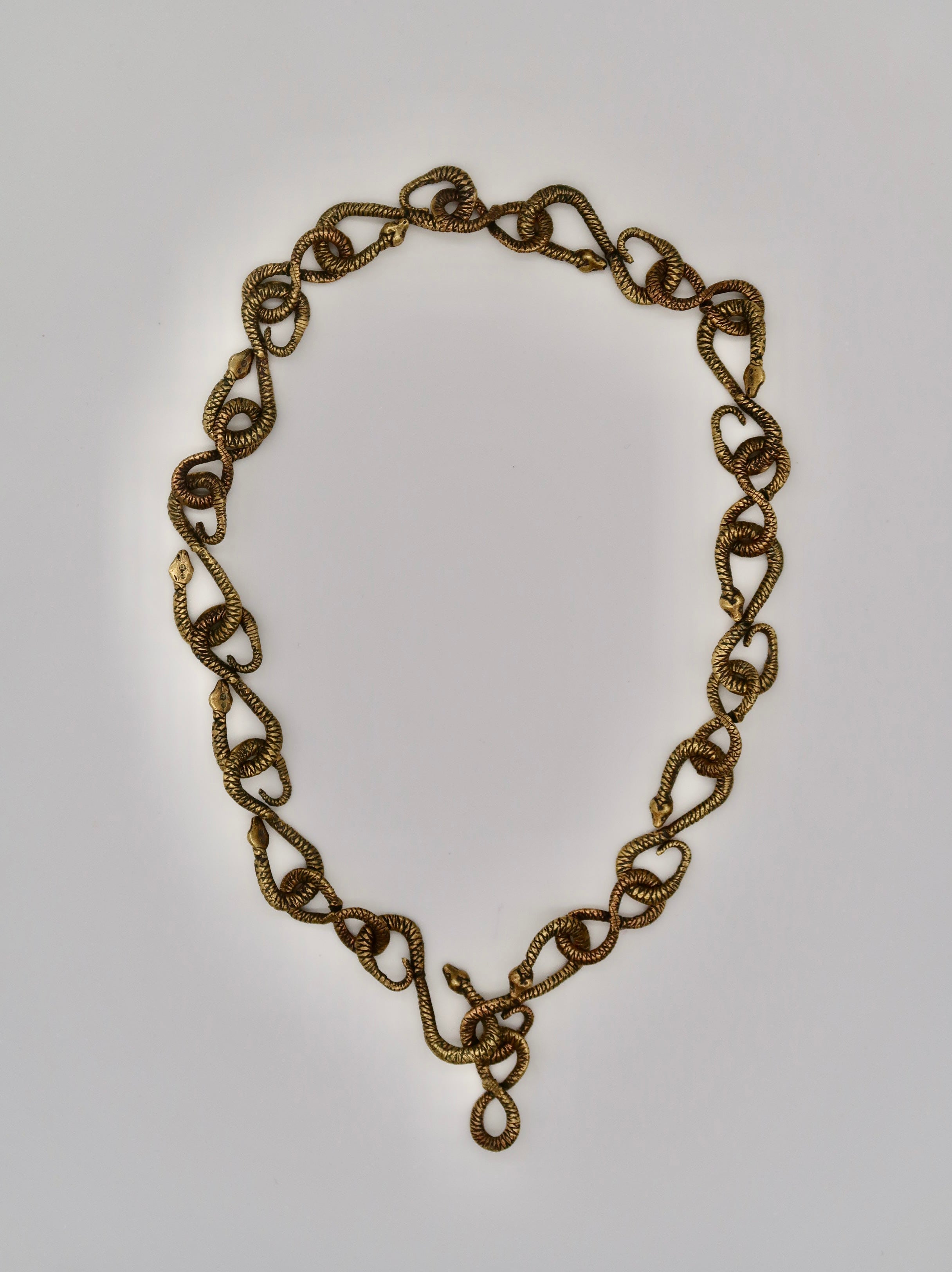 Intertwining Snakes Chain