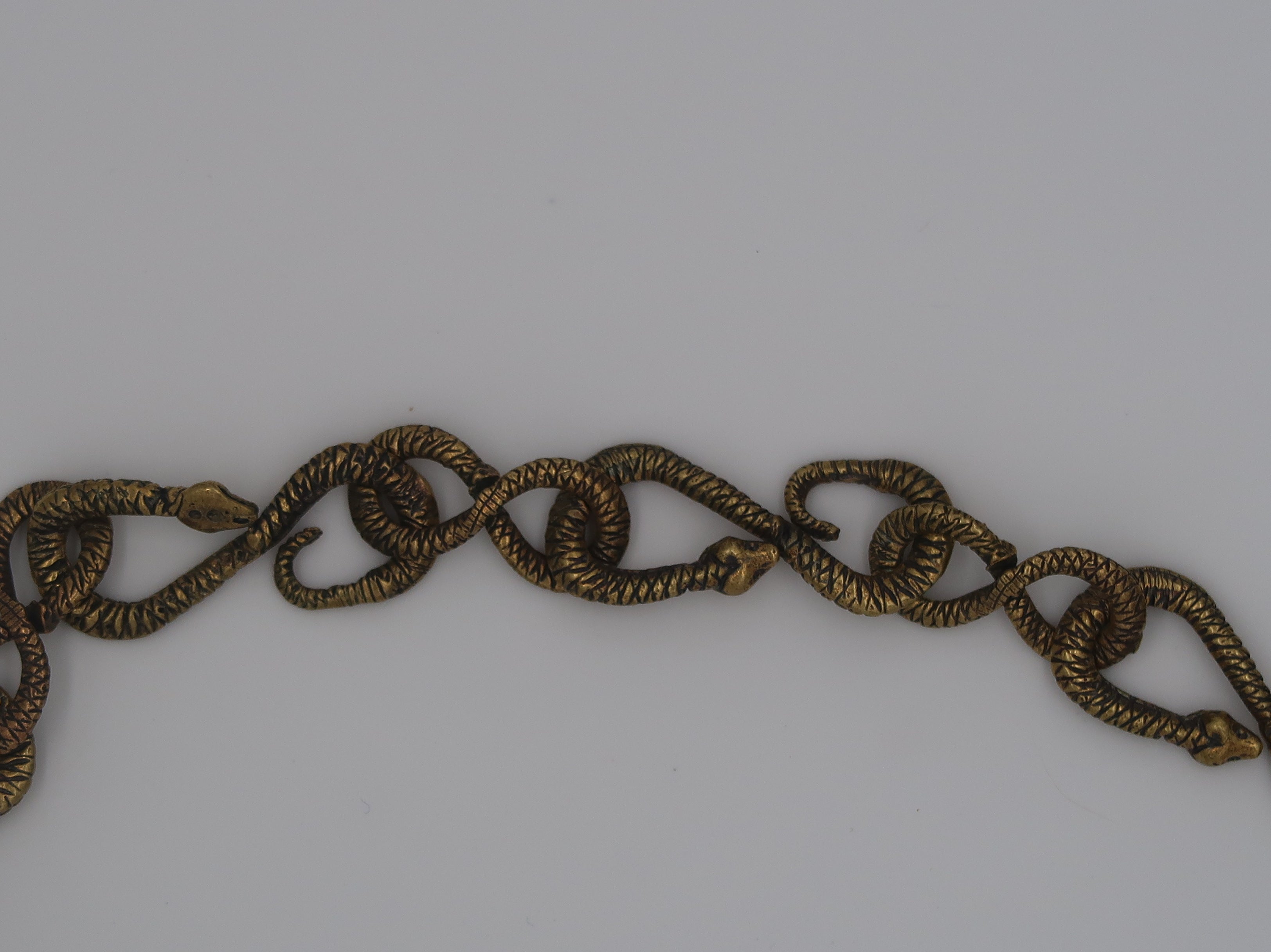 Intertwining Snakes Chain