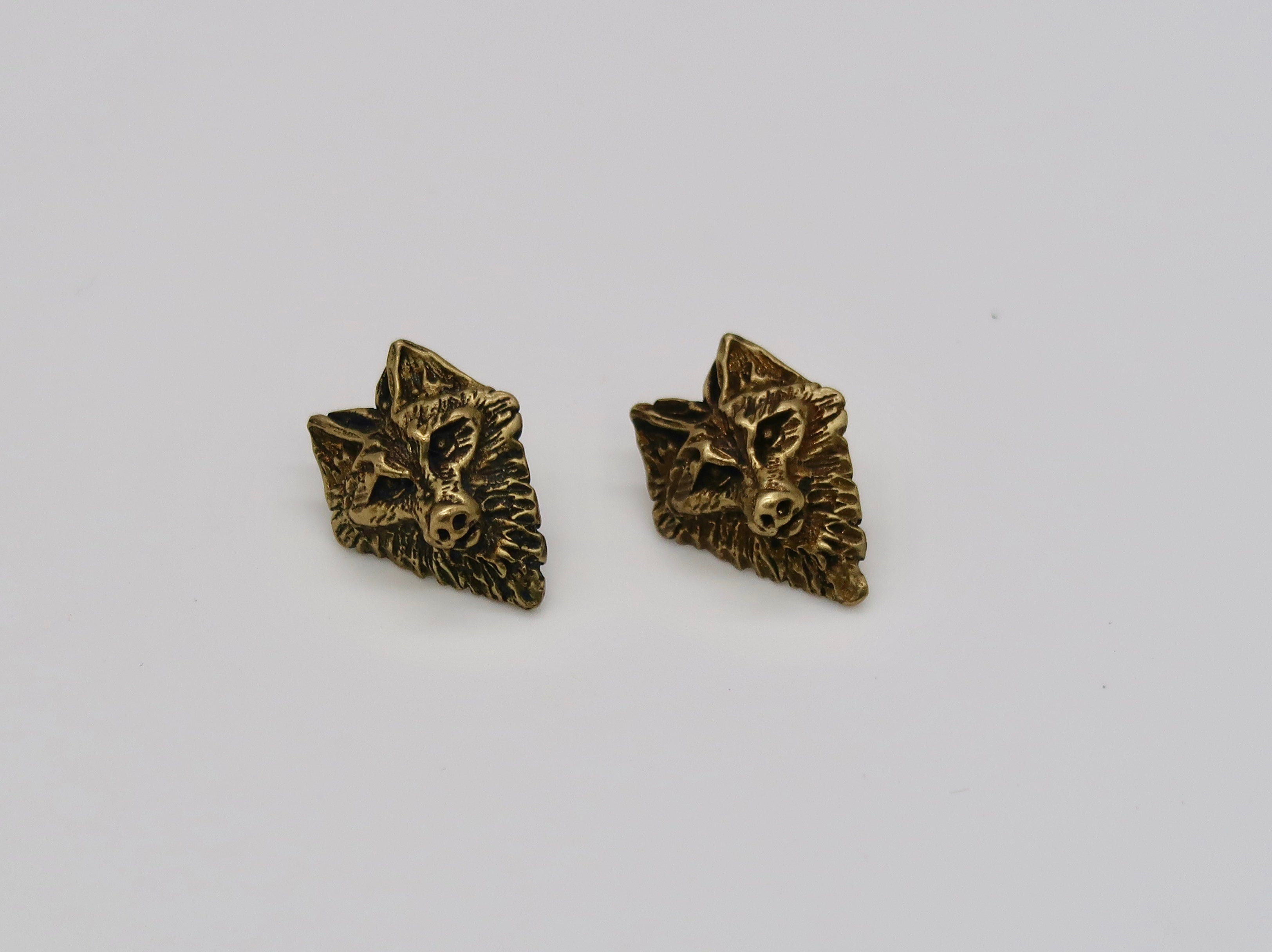 Wolf Studs